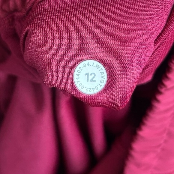Lululemon Hotty Hot Low-Rise Lined Short 4"-Mulled Wine- Size 12 (2021) - Picture 12 of 15